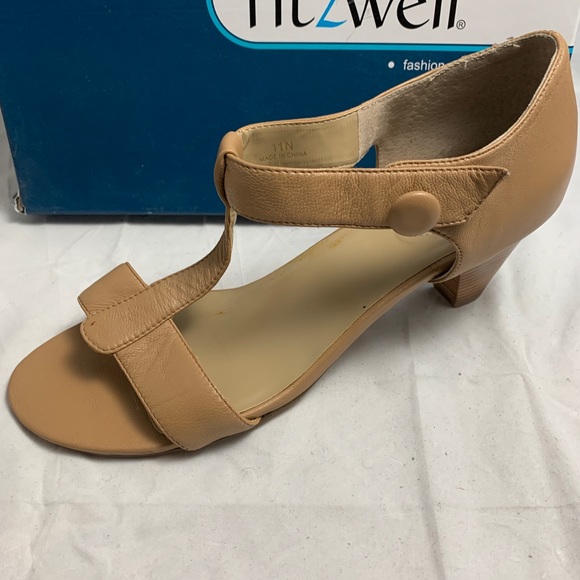 New Fitzwell tan 11 leather sandal w/ stacked heel - Picture 2 of 8